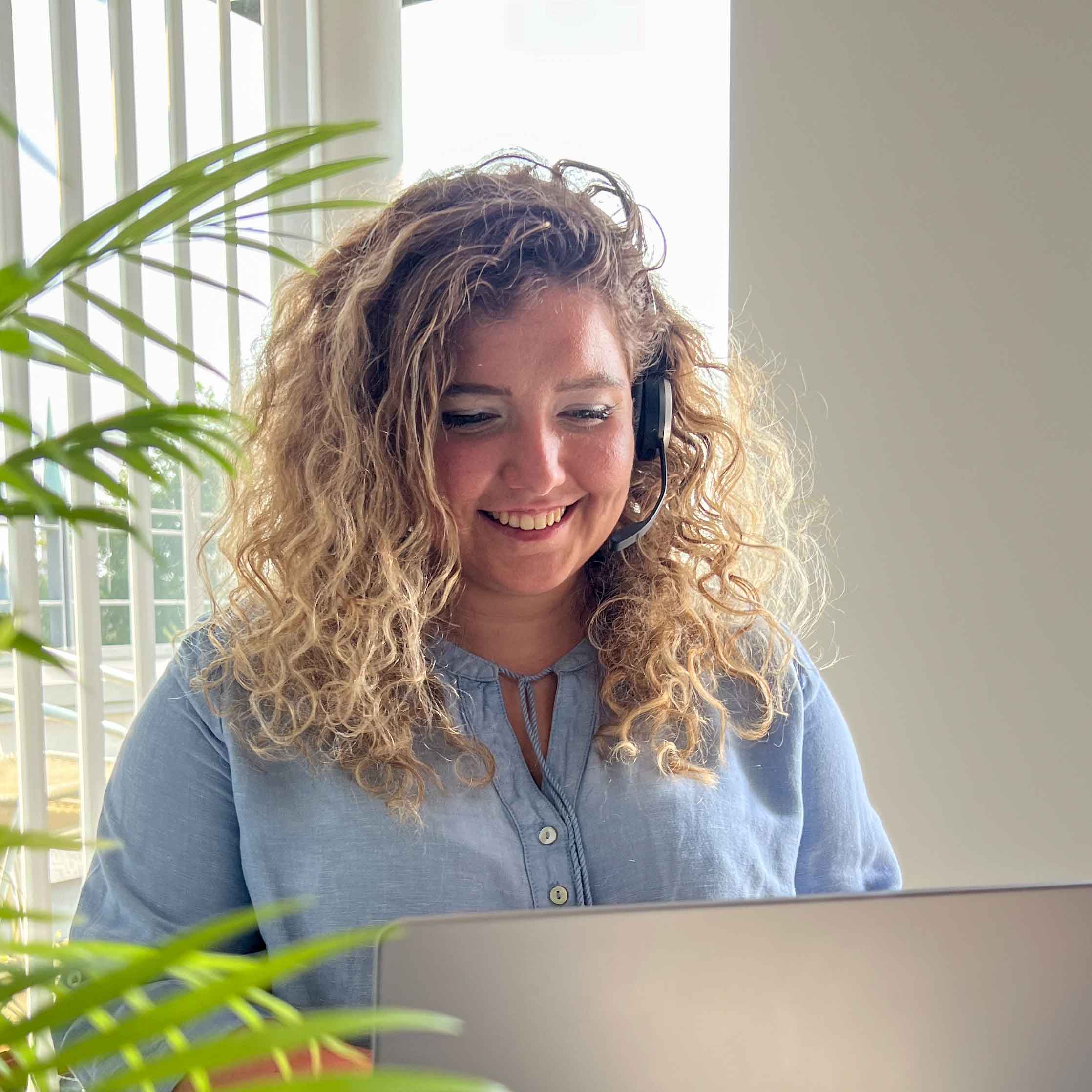 Marketing-Beratung vor Ort, telefonisch oder online: Die Digital-Expertinnen und -Experten der mediamagneten stehen dir stets zur Seite.